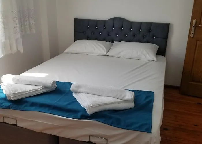 Apartamento Huge Evleri 2 *