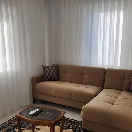 Apartment Huge Evleri 2 *