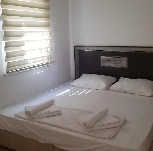 Huge Evleri 2 マルマリス