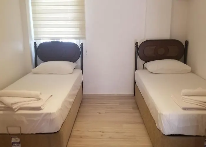 Huge Evleri 2 * מרמריס