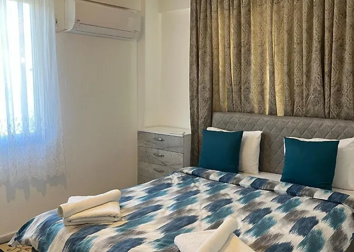 Huge Evleri 2 マルマリス